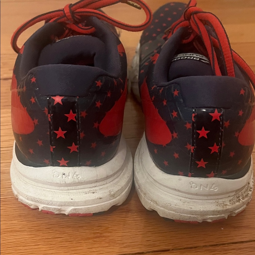 Brooks Launch Red Star Patriotic Running Shoes Sneakers - US 7.5 - Picture 4 of 8